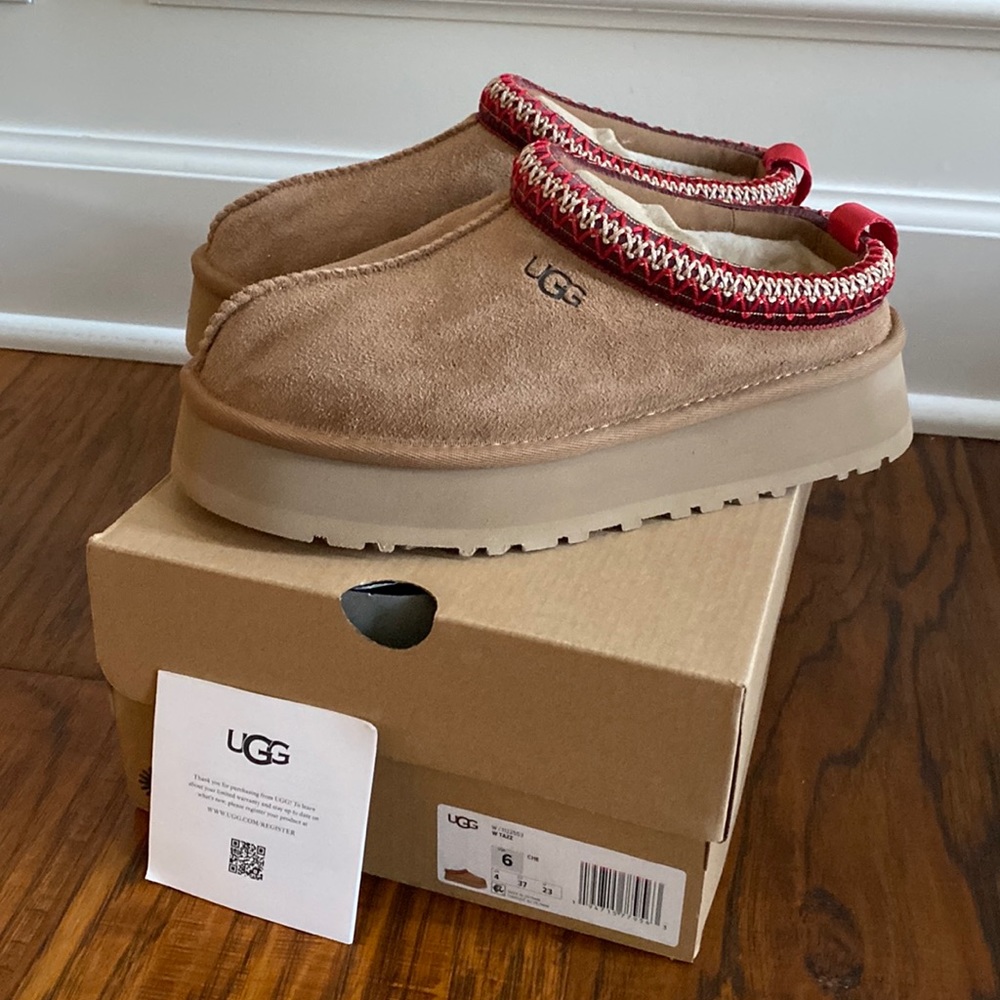 UGG Tan Women's Shoes size 6 Brand New
